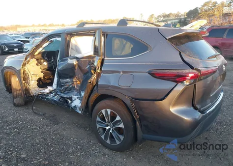 2025 Toyota Highlander Hybrid Xle z USA, uszkodzony, nr VIN 5TDKBRCH1SS666888